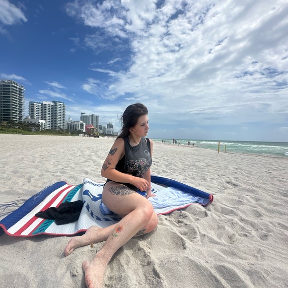 Hannah’’s live flyer - Picture 5 of 5